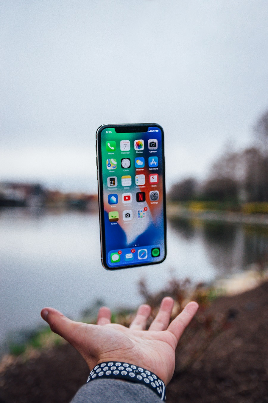  How long is the iPhone 13 pro expected to last?